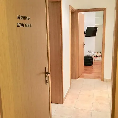 Apartman Roko Beach شقة
